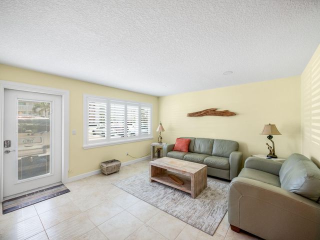 131 Doolen Court 103, North Palm Beach, FL 33408