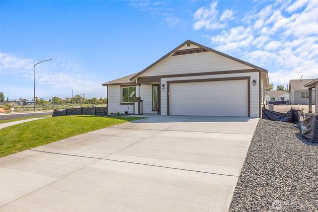 311 W Sandy Loop, Moses Lake, WA 98837