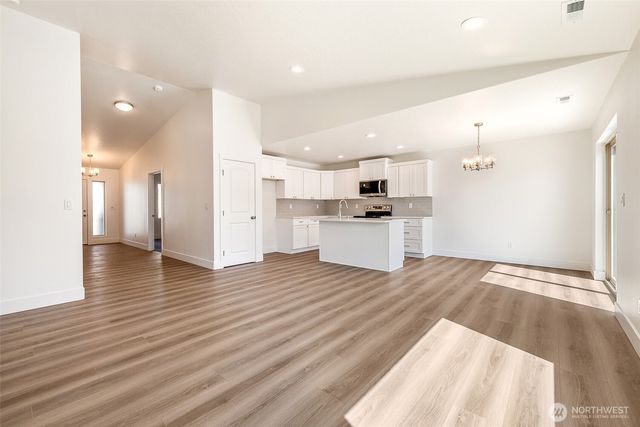 311 W Sandy Loop, Moses Lake, WA 98837