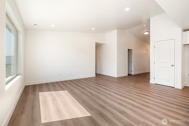 311 W Sandy Loop, Moses Lake, WA 98837