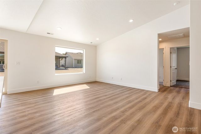 311 W Sandy Loop, Moses Lake, WA 98837