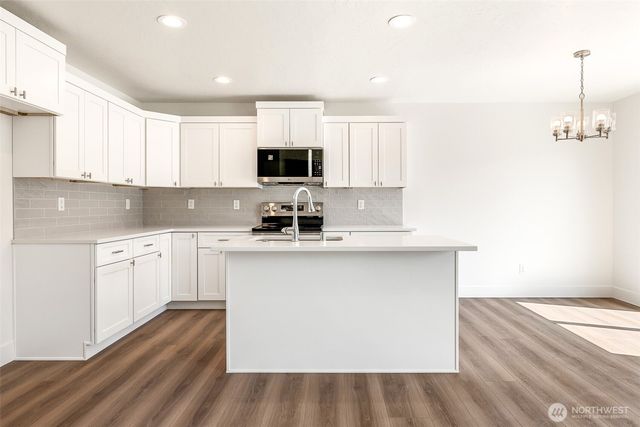 311 W Sandy Loop, Moses Lake, WA 98837