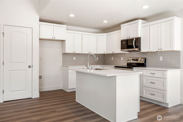 311 W Sandy Loop, Moses Lake, WA 98837