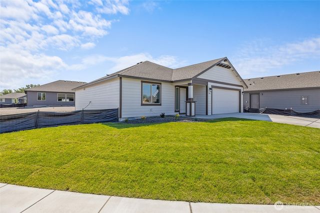 311 W Sandy Loop, Moses Lake, WA 98837
