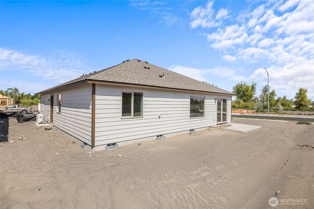 311 W Sandy Loop, Moses Lake, WA 98837