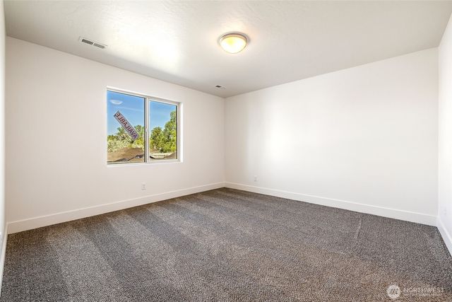 311 W Sandy Loop, Moses Lake, WA 98837