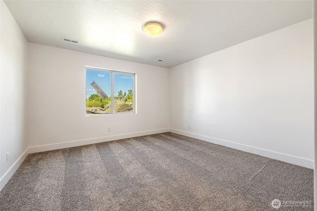 311 W Sandy Loop, Moses Lake, WA 98837