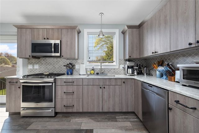 26 Leawood Drive, Cranston, RI 02920