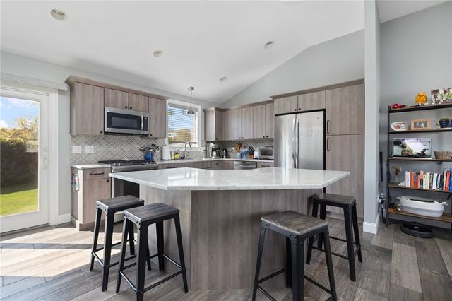 26 Leawood Drive, Cranston, RI 02920