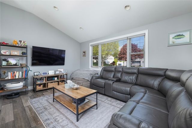 26 Leawood Drive, Cranston, RI 02920