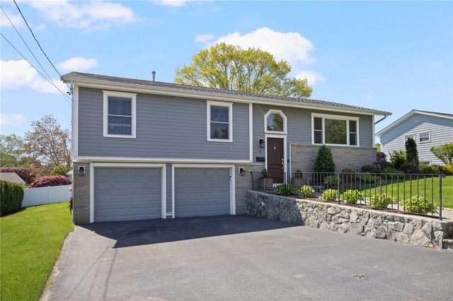 26 Leawood Drive, Cranston, RI 02920