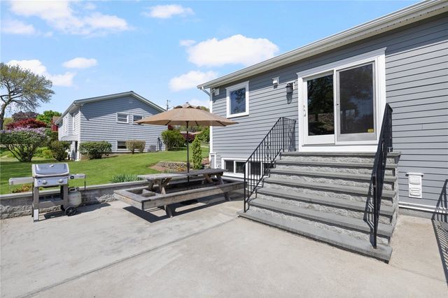 26 Leawood Drive, Cranston, RI 02920
