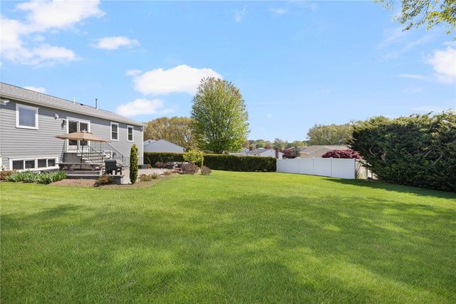 26 Leawood Drive, Cranston, RI 02920