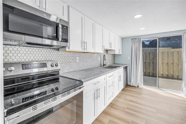 6232 GREEN VIEW CIRCLE 66, Sarasota, FL 34231