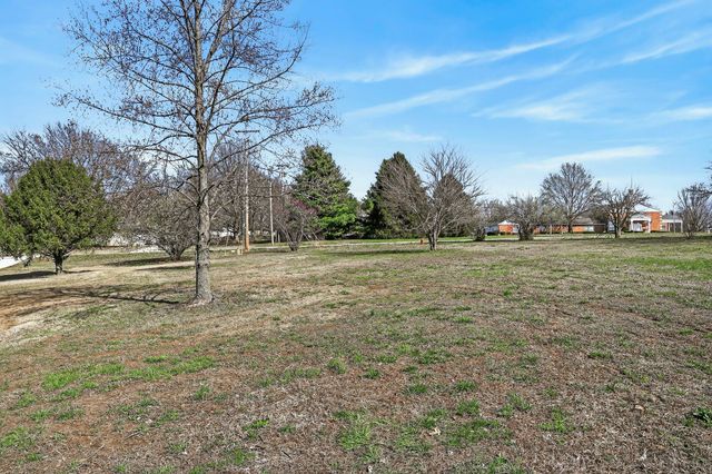 803 S State Highway Ab, Willard, MO 65781