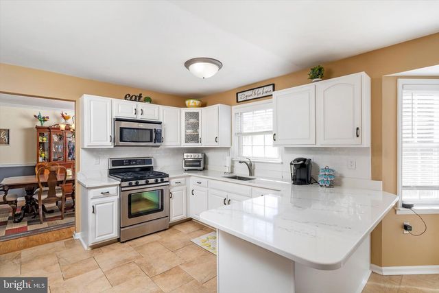 1 SARA DR, Robbinsville, NJ 08691