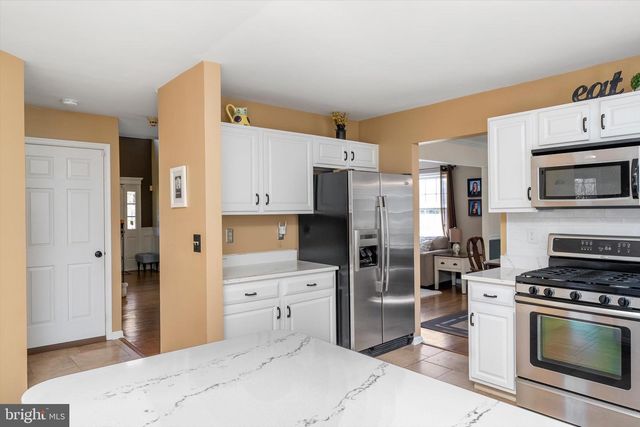 1 SARA DR, Robbinsville, NJ 08691