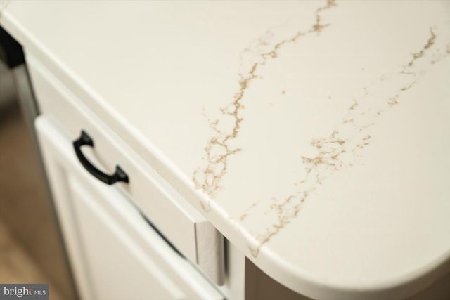 1 SARA DR, Robbinsville, NJ 08691