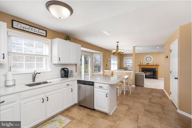 1 SARA DR, Robbinsville, NJ 08691