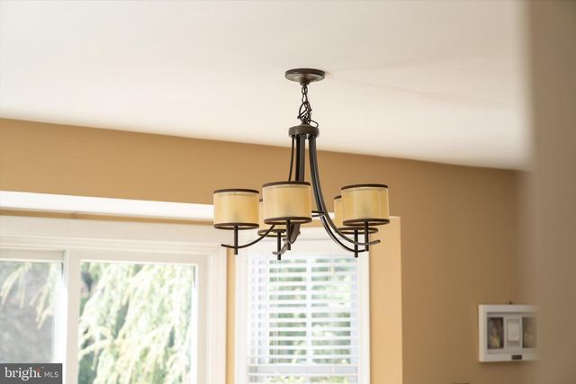 1 SARA DR, Robbinsville, NJ 08691