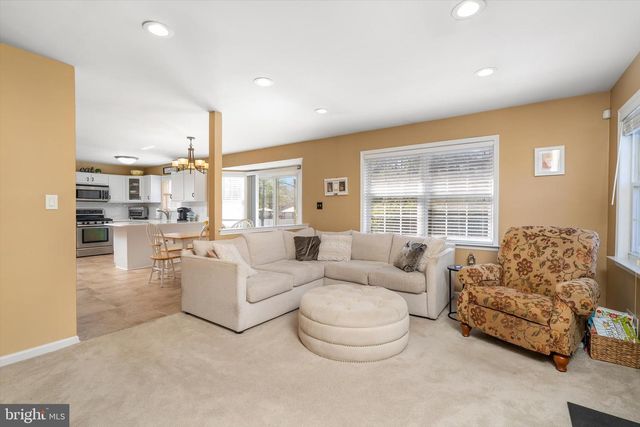 1 SARA DR, Robbinsville, NJ 08691