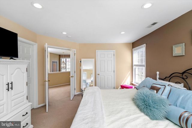 1 SARA DR, Robbinsville, NJ 08691