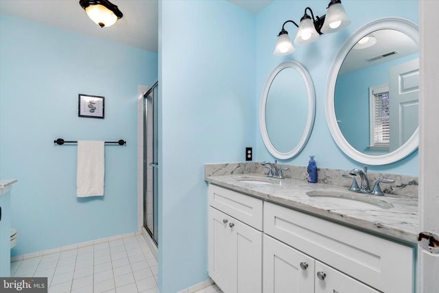 1 SARA DR, Robbinsville, NJ 08691