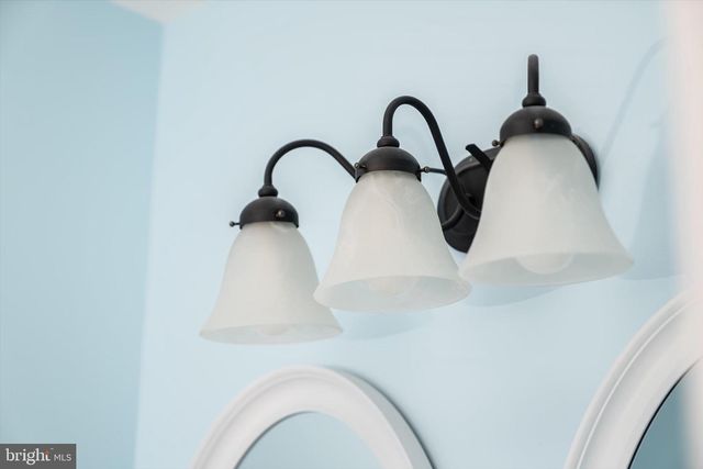 1 SARA DR, Robbinsville, NJ 08691