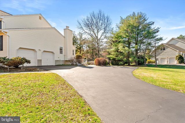 1 SARA DR, Robbinsville, NJ 08691