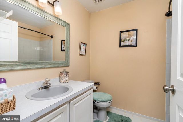 1 SARA DR, Robbinsville, NJ 08691