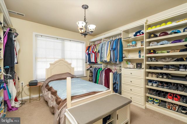 1 SARA DR, Robbinsville, NJ 08691