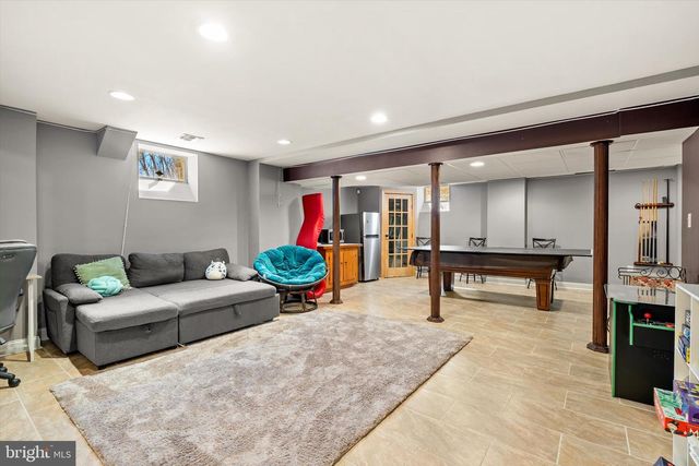 1 SARA DR, Robbinsville, NJ 08691