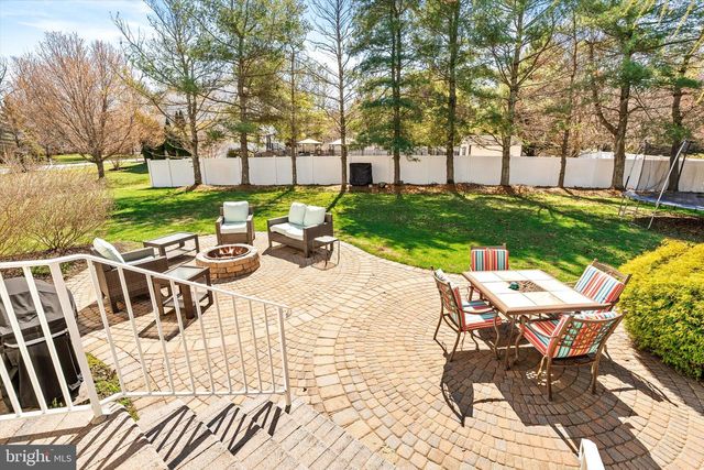 1 SARA DR, Robbinsville, NJ 08691