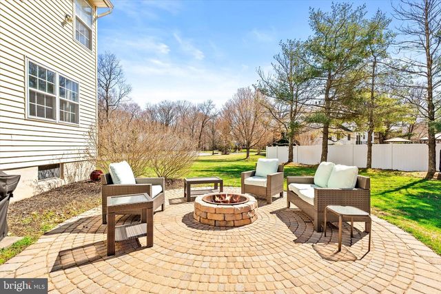 1 SARA DR, Robbinsville, NJ 08691