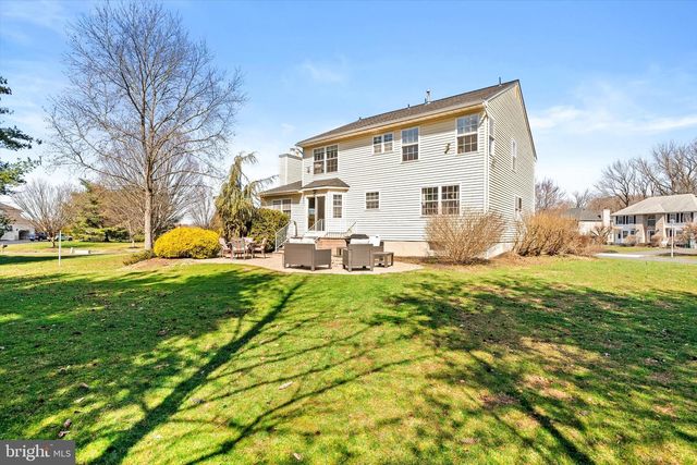 1 SARA DR, Robbinsville, NJ 08691