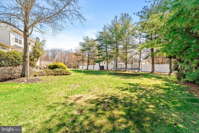 1 SARA DR, Robbinsville, NJ 08691