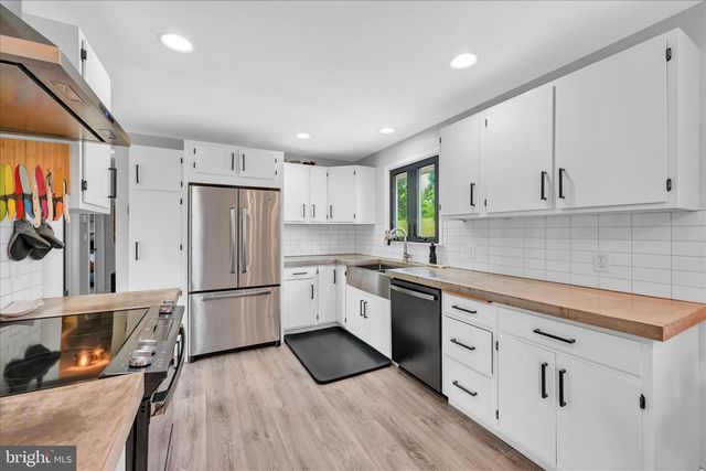647 N MAIN ST, Bernville, PA 19506