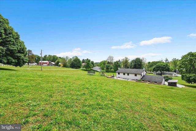 647 N MAIN ST, Bernville, PA 19506