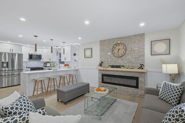 755 Division Street, Barrington, IL 60010