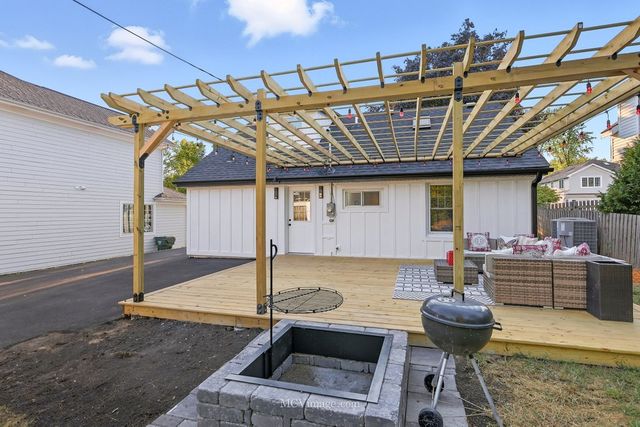 755 Division Street, Barrington, IL 60010