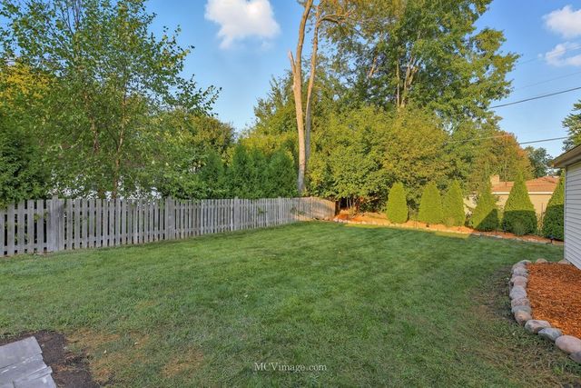 755 Division Street, Barrington, IL 60010