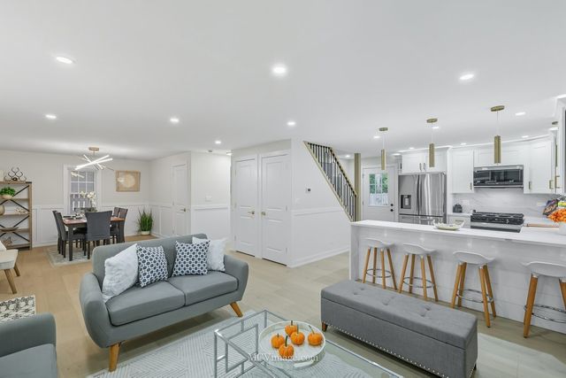 755 Division Street, Barrington, IL 60010