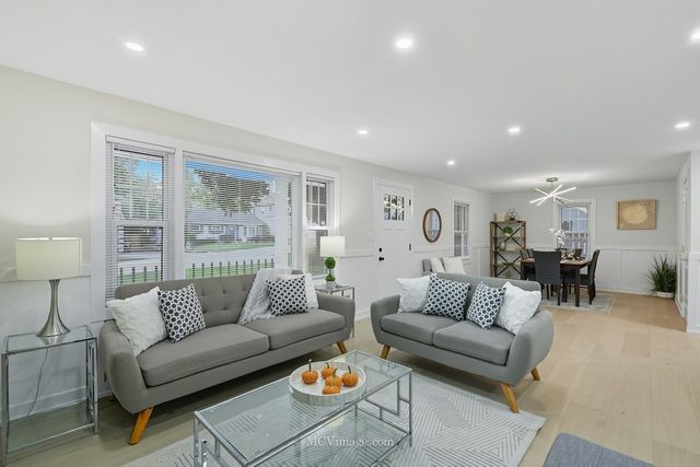 755 Division Street, Barrington, IL 60010