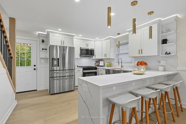 755 Division Street, Barrington, IL 60010