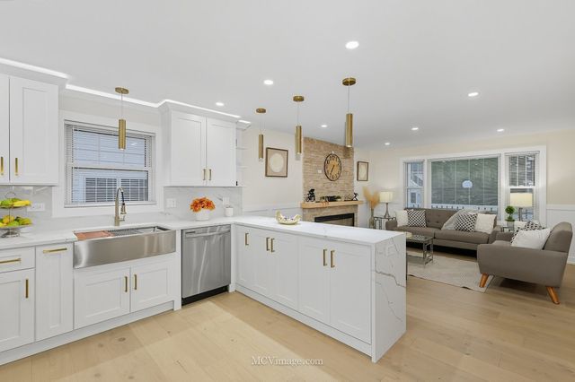 755 Division Street, Barrington, IL 60010