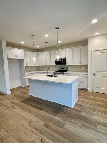 5080 Lone Star Way, Roseville, CA 95747