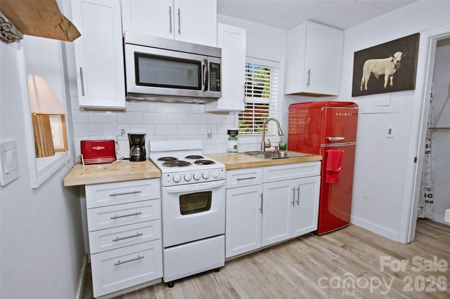 24 Rhododendron Drive, Asheville, NC 28805