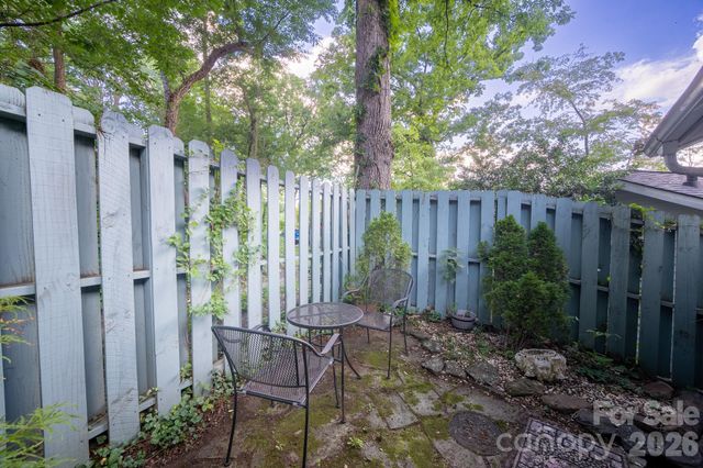 24 Rhododendron Drive, Asheville, NC 28805
