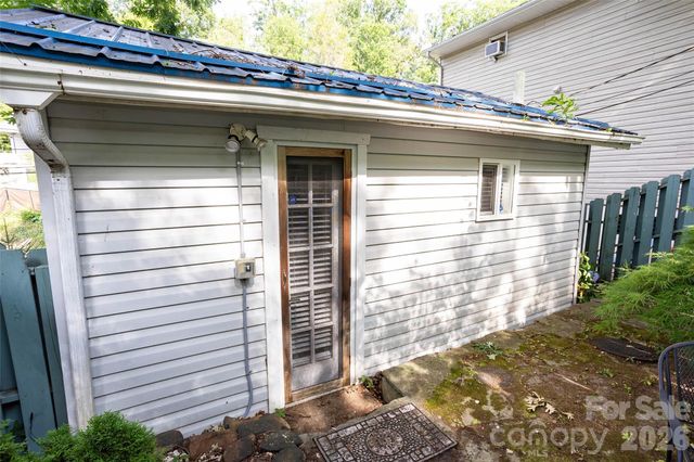 24 Rhododendron Drive, Asheville, NC 28805