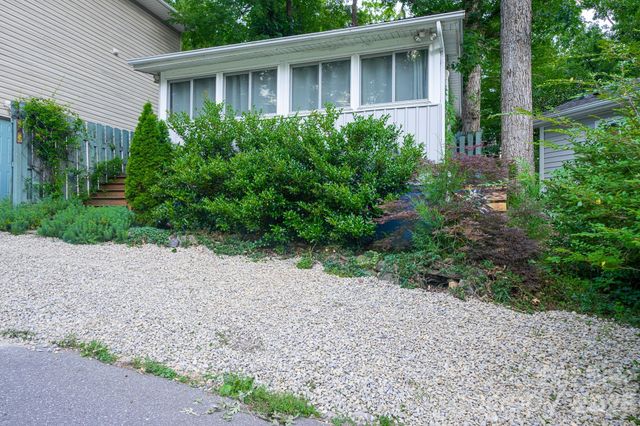 24 Rhododendron Drive, Asheville, NC 28805